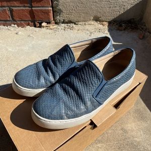 Vionic loafers in navy/white